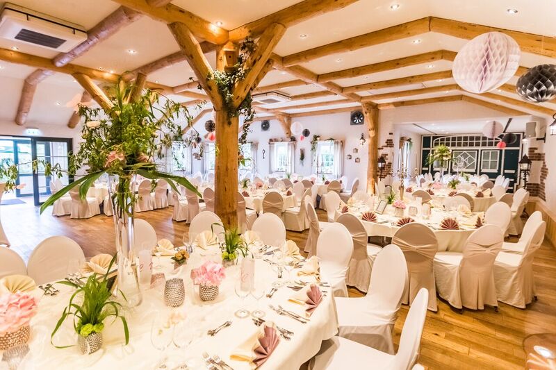 Hochzeitslocation - Köhlerdiele mit Klimaanlage und eigener Terrasse - Hotel & Akademie Backenköhler