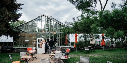 Winterhochzeit - Bochow - Der weite Garten der Königlichen Gartenakademie lädt zu einem Glas Prosecco im Freien. - Königliche Gartenakademie