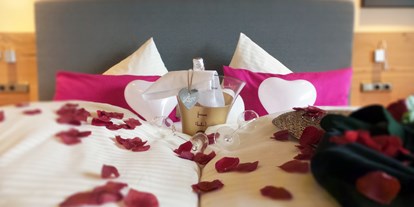 Winterhochzeit - Hochzeits-Stil: Fine-Art - Österreich - Hochzeits-Suite für das Brautpaar - Das Alpenwelt Resort****SUPERIOR
