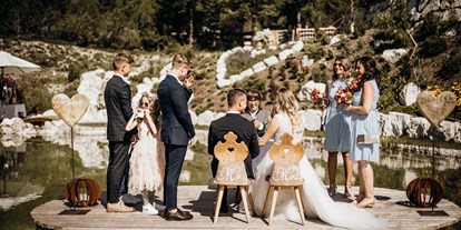 Winterhochzeit - Perfekte Jahreszeit: Sommer-Hochzeit - Füssen - Freie Trauung am See (c) Alexandra Jäger / @alexandra.grafie - Stöttlalm