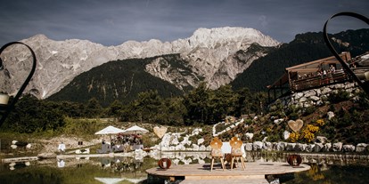 Winterhochzeit - Preisniveau: €€ - Tirol - Freie Trauung am See (c) Alexandra Jäger / @alexandra.grafie - Stöttlalm