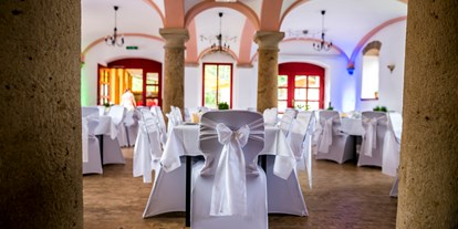 Winterhochzeit - Wachau - Der große Festsaal des Jugendgästehaus Liebethal in Prina lädt zu einer Hochzeitsfeier. - Jugendgästehaus LIEBETHAL