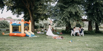 Winterhochzeit - Küstriner Vorland - Der Garten bietet zahlreiche Spielmöglichkeiten für Hochzeitsgesellschaften mit Kindern. - Schloss Wulkow