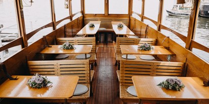 Winterhochzeit - Dahlwitz-Hoppegarten - Die MS Charleston bietet Platz für 27 Hochzeitsgäste. - Bunte Flotte - MS Charleston