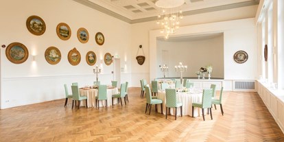 Winterhochzeit - Prenden - Königssaal im OG
Bis zu 250 Gäste sitzend oder
500 Gäste tanzend - Villa Schützenhof