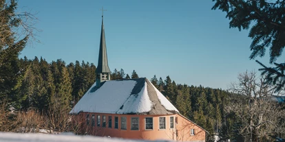 Winterhochzeit - Hochzeits-Stil: Boho-Glam - Vöhrenbach - St. Pius Kapelle - nur 5 min Fußweg von der Bergwelt Kandel - Bergwelt Kandel