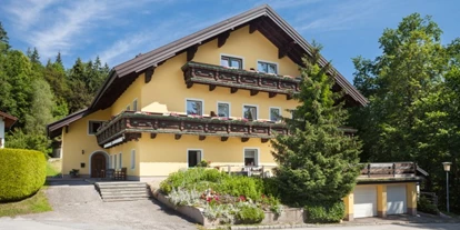 Winterhochzeit - Preisniveau: €€€ - Bergheim (Bergheim) - Unser Apartmenthaus direkt neben unserem Gasthof mit 7 Wohnugne für 4 bis 6 Personen. - Gasthof Krisplwirt