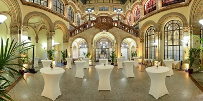 Winterhochzeit - Art der Location: Schloss - Wien Hietzing - Arkadenhof als romantischer Aperitifbereich - Palais Ferstel