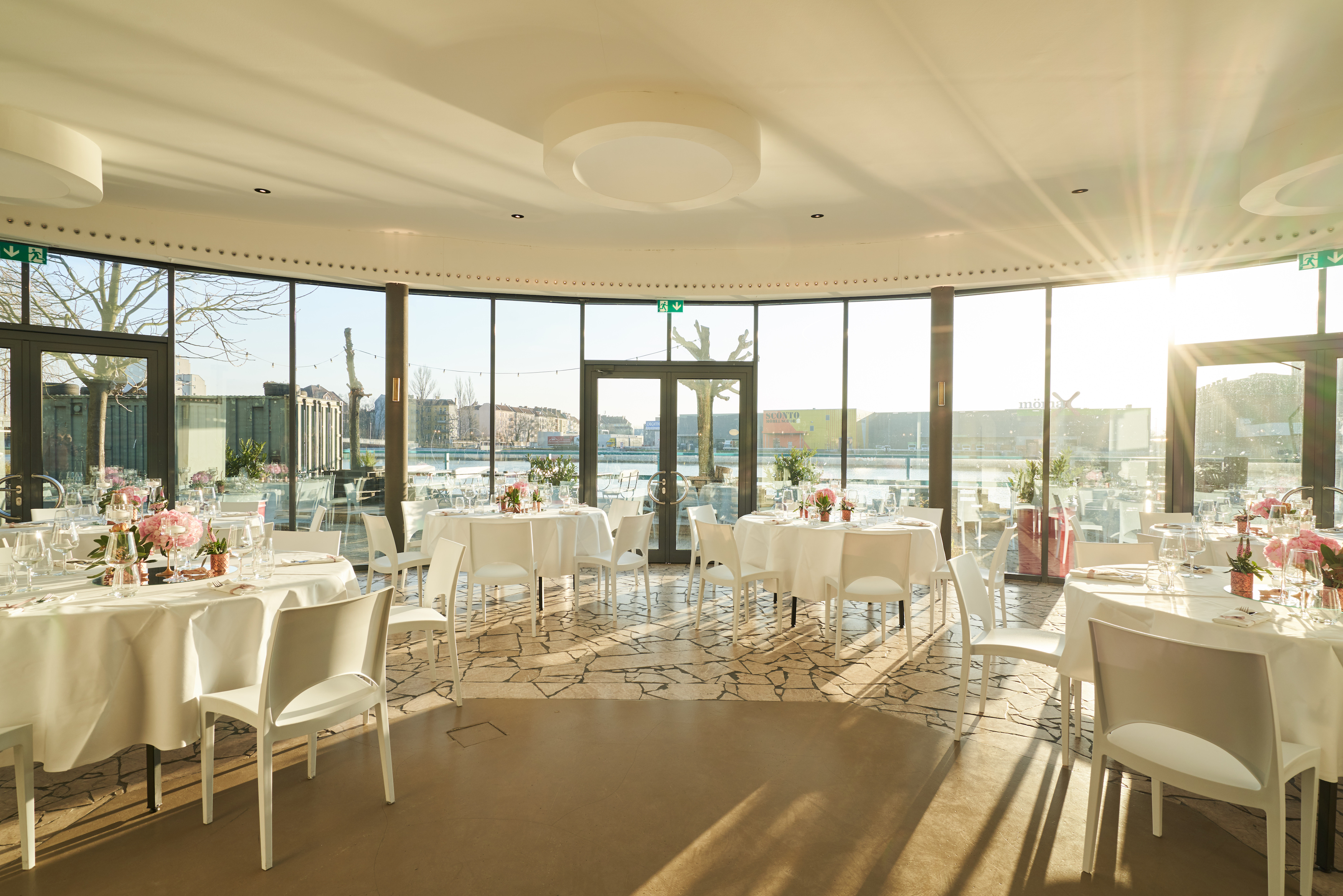 Hochzeitslocation - Das Lighthouse mit einem bezaubernden 180° Blick auf die Spree. - WHITE Spreelounge