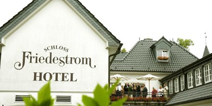 Winterhochzeit - Preisniveau: €€ - Duisburg - Hotelansicht  - Hotel „Schloss Friedestrom“