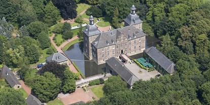Winterhochzeit - Preisniveau: €€€ - Herten - Luftansicht Schloss Hugenpoet - Schlosshotel Hugenpoet