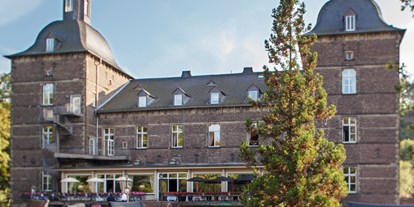 Winterhochzeit - nächstes Hotel - Essen - Parkansicht  - Schlosshotel Hugenpoet