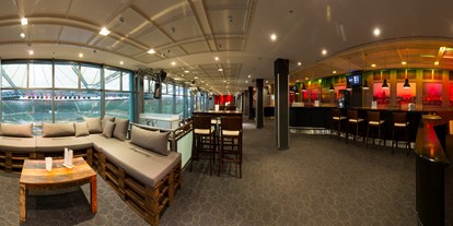 Winterhochzeit - Umgebung: in einer Stadt - Neu Wulmstorf - Bar- und Loungebereich - Center Court Lounge