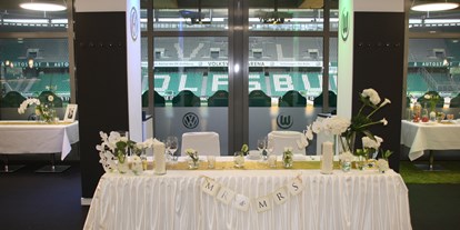 Winterhochzeit - Art der Location: Eventlocation - Niedersachsen - Hochzeit im Ehrengastbereich(Logenebene)! - Volkswagen Arena