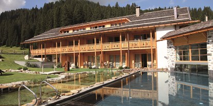 Winterhochzeit - Umgebung: in den Bergen - Venetien - Tirler - Dolomites Living Hotel
