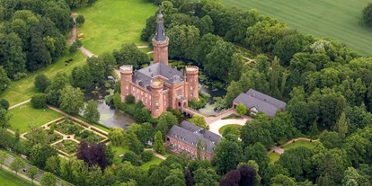 Winterhochzeit - Art der Location: ausgefallene Location - Münsterland - Schloss Moyland Eventlocation
