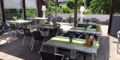 Winterhochzeit - Sonnenbühl - Unsere Terrasse mit hat für 80 pers. Platz somit ist 160 Personen möglich. Alles weitere gerne  vor Ort anschauen  - Schlosscafe Beuren & Cafe Konditorei / Hochzeits Location 