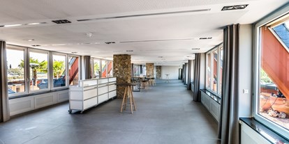 Winterhochzeit - Hochzeits-Stil: Modern - Region Köln-Bonn - Rheinloft Cologne - großes Loft - RHEINLOFT COLOGNE