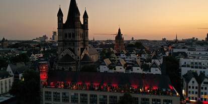 Winterhochzeit - Hochzeits-Stil: Boho - Region Köln-Bonn - Panorama Ansicht Rheinloft Cologne - RHEINLOFT COLOGNE
