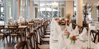Winterhochzeit - Preisniveau: €€ - Prenden - Lange Tafel im Restaurant - A Tavola