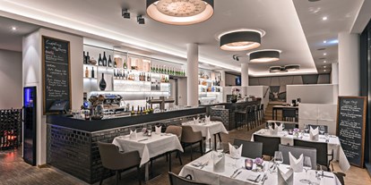 Winterhochzeit - Preisniveau: € - Putzbrunn - Unser Bistro- und Barbereich eignet sich hervorragend als Tanz- und Empfangsbereich. - ESSENCE Restaurant & Lounge
