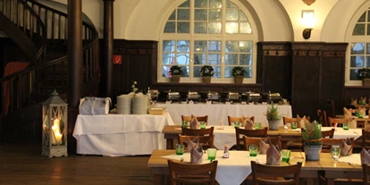 Winterhochzeit - Hochzeits-Stil: Rustic - Schwöll - Buffet im großen Saal - Restaurant Stieglkeller - Salzburg