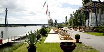 Winterhochzeit - Garten - Tresdorf (Leobendorf) - Unsere Terrasse Platz für bis zu 150 Sitzplätze, bei Events bis zu 400 PAX  - Marina Restaurant