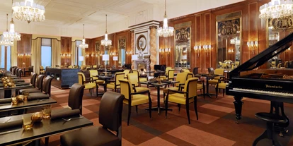 Winterhochzeit - Art der Location: Wintergarten - Obergänserndorf - Speisen wir auf der Titanic - Unser Restaurant die "Bristol Lounge" wurde dem "grill room" der Titanic nachempfunden. - Hotel Bristol Vienna