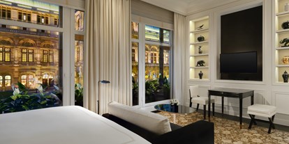 Winterhochzeit - Grand Deluxe Zimmer mit direktem Blick auf die Wiener Staatsoper - Hotel Bristol Vienna