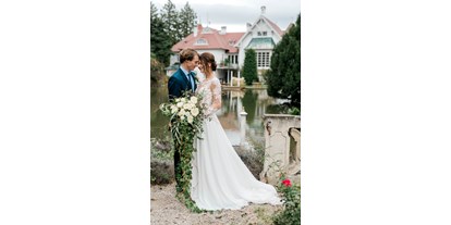 Winterhochzeit - Umgebung: im Park - Mödling - Romantische Hochzeitsfotos im Rosengarten... - Schloss Schönau