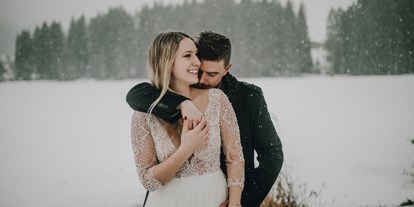 Winterhochzeit - Preisniveau: €€€ - Liebe im kalten Winter - FORMA photography
