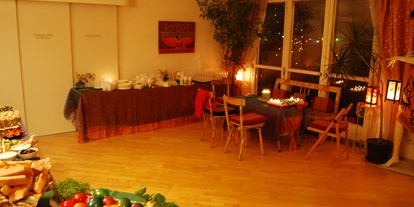 Winterhochzeit - Umgebung: am Fluss - Österreich - GardenLounge Buffet - Metamorphosys Place of Bliss - Seminarhaus / Eventlocation / Partyraum