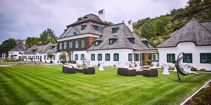 Winterhochzeit - Hochzeits-Stil: Modern - Wösendorf in der Wachau - Schloss Luberegg Aussenansicht - SCHLOSS LUBEREGG, Emmersdorf-Wachau