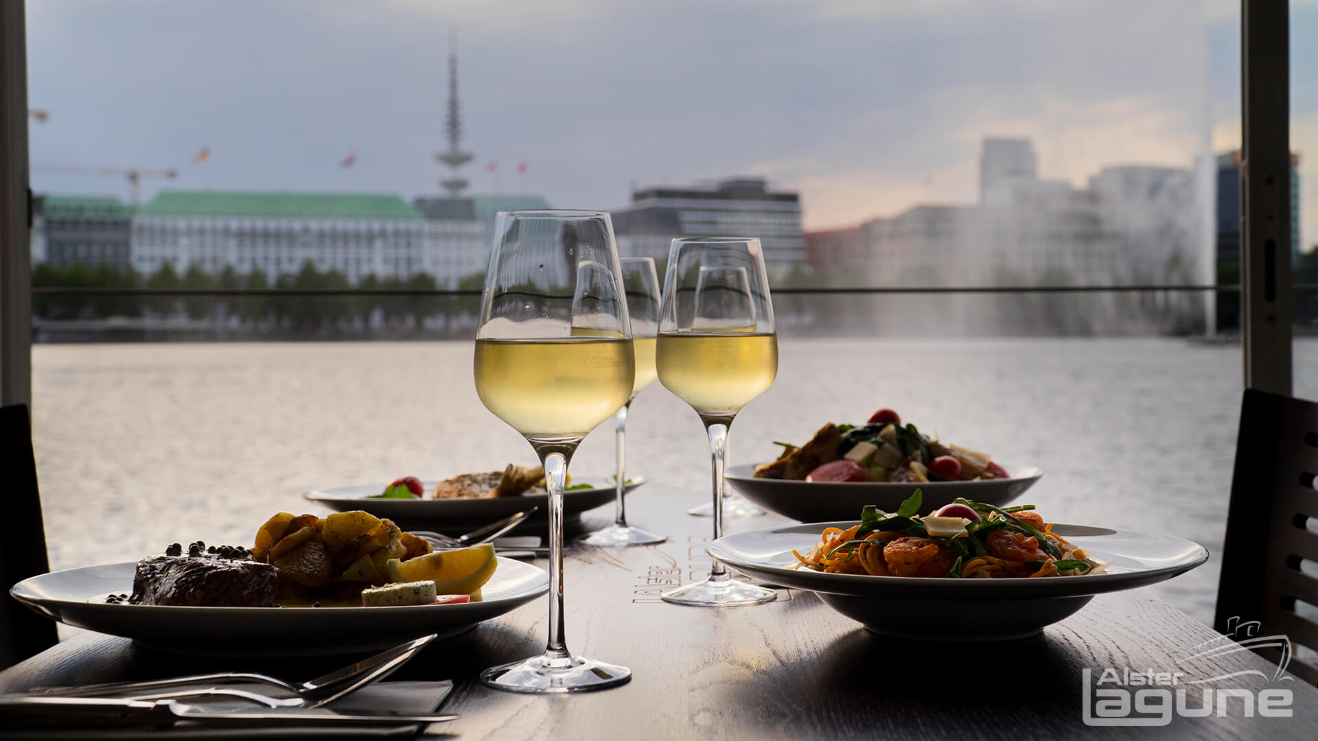 Hochzeitslocation - Aussicht aus der Alsterlagune direkt mit Blick auf die Hamburger Alster. - Alsterlagune