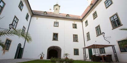 Winterhochzeit - nächstes Hotel - Schloßhof - Schloss Raggendorf Innenhof 238 m² - Schloss Raggendorf