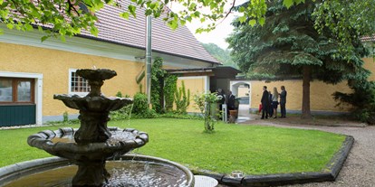 Winterhochzeit - Art der Location: Schloss - Leumühle - Liebevoll angelegter Garten auf Schloss Mühldorf in Oberösterreich. - Schloss Mühldorf