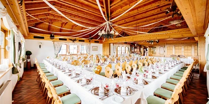 Winterhochzeit - Personenanzahl - Saager (Ebenthal in Kärnten, Grafenstein) - Vintage Hochzeitstafel für 100 Personen - Gipfelhaus Magdalensberg