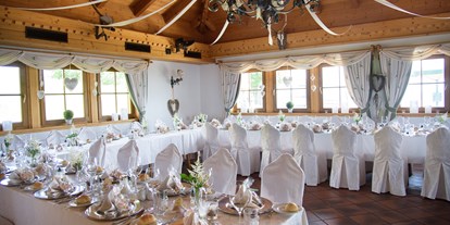 Winterhochzeit - Art der Location: Gasthaus - Mittelkärnten - Hochzeitstafel in U - Form für ca. 40 Personen - Gipfelhaus Magdalensberg