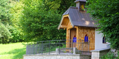 Winterhochzeit - Umgebung: am See - Schwöll - Unsere kleine Kapelle die nur wenige Autominuten entfernt, versteckt am rande des Waldes steht. - Der Schützenwirt