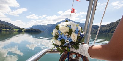 Winterhochzeit - Umgebung: in den Bergen - Krispl - Heiraten am Hochzeitsschiff "Herzog Odilo" - Mondsee Schifffahrt Hemetsberger
