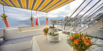 Winterhochzeit - Umgebung: am See - Oberösterreich - Catering an Bord - die Hochzeitstorte - Mondsee Schifffahrt Hemetsberger