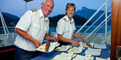 Winterhochzeit - Umgebung: in den Bergen - Krispl - Fishing Captain's Dinner an Bord des Eventschiff "Herzog Odilo" - Mondsee Schifffahrt Hemetsberger