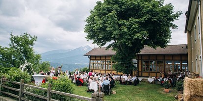 Winterhochzeit - Österreich - Heiraten im Freien - im Gasthaus Planötzenhof in Innsbruck.
Foto © blitzkneisser.com - Gasthaus Planötzenhof