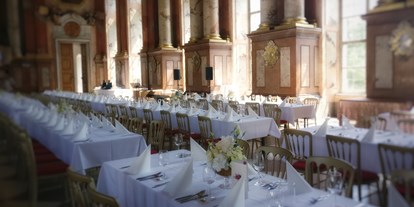 Winterhochzeit - Preisniveau: €€€ - Dietach (Dietach) - Der Marmorsaal gedeckt für eine Hochzeit - Stift St. Florian