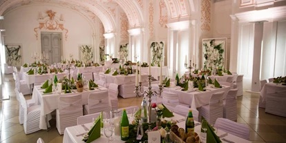 Winterhochzeit - Preisniveau: €€ - Gossenreith - Die Sala Terrena gedeckt für eine Hochzeit - Stift St. Florian