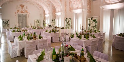 Winterhochzeit - Preisniveau: €€ - Dietach (Dietach) - Die Sala Terrena gedeckt für eine Hochzeit - Stift St. Florian