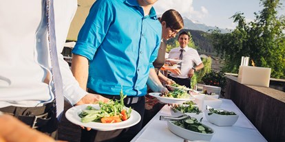 Winterhochzeit - Festzelt - Reith im Alpbachtal - Eine Hochzeit mit Grillbuffet im Freien im Parhotel Hall, Tirol.
Foto © blitzkneisser.com - Parkhotel Hall