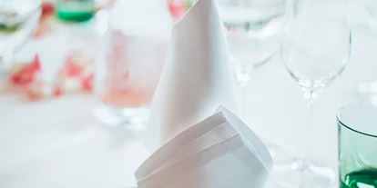 Winterhochzeit - Art der Location: Restaurant - Hinterriß (Vomp) - Ein Hochzeitstisch im Parkhotel Hall, Tirol. 
Foto © blitzkneisser.com - Parkhotel Hall