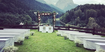 Winterhochzeit - Art der Location: Eventlocation - Hinterriß (Vomp) - Trauung auf der Bergwiese am Riessersee in Garmisch-Partenkirchen - Riessersee Hotel Garmisch-Partenkirchen