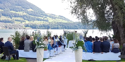 Winterhochzeit - Preisniveau: €€€ - Schweiz - Zeremonie am See im Schloss-Park - Swiss-Chalet Merlischachen
